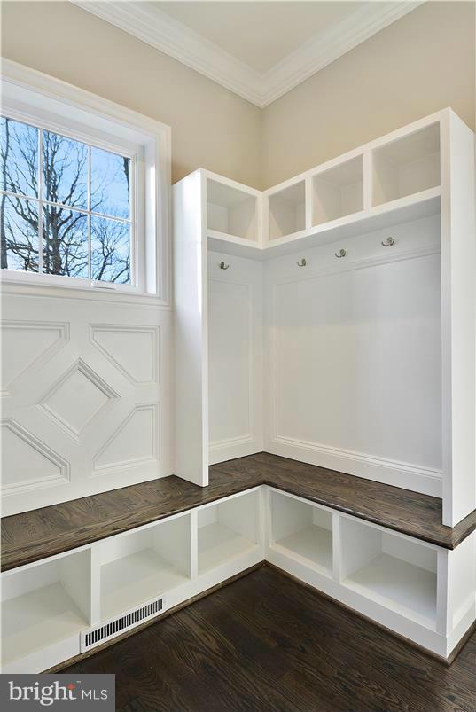 6850 Strata Street McLean, VA 22101 - Photo 9 of 30 Mud room