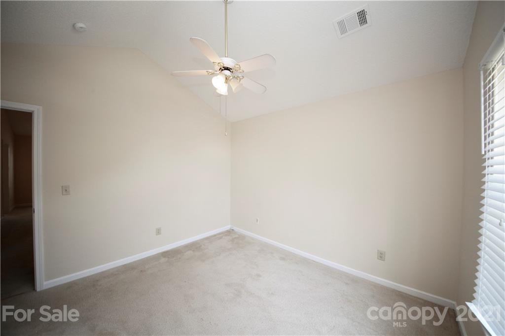 109 Ferntree Court Columbia, SC 29210 - Photo 11 of 34 en empty room with a window