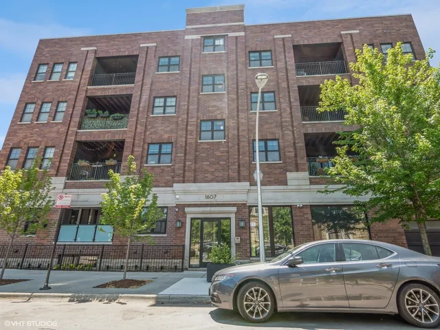 $4,400 | 1607 West Waveland Avenue, Unit 1S, Chicago, IL 60613