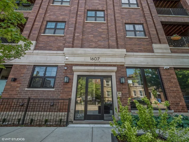 $4,400 | 1607 West Waveland Avenue, Unit 1S, Chicago, IL 60613