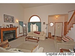 904 W Meadows Athens, IL 62613 - Photo 3 of 12 Gallery Image 3