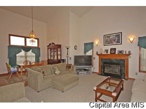 904 W Meadows Athens, IL 62613 - Photo 4 of 12 Gallery Image 4
