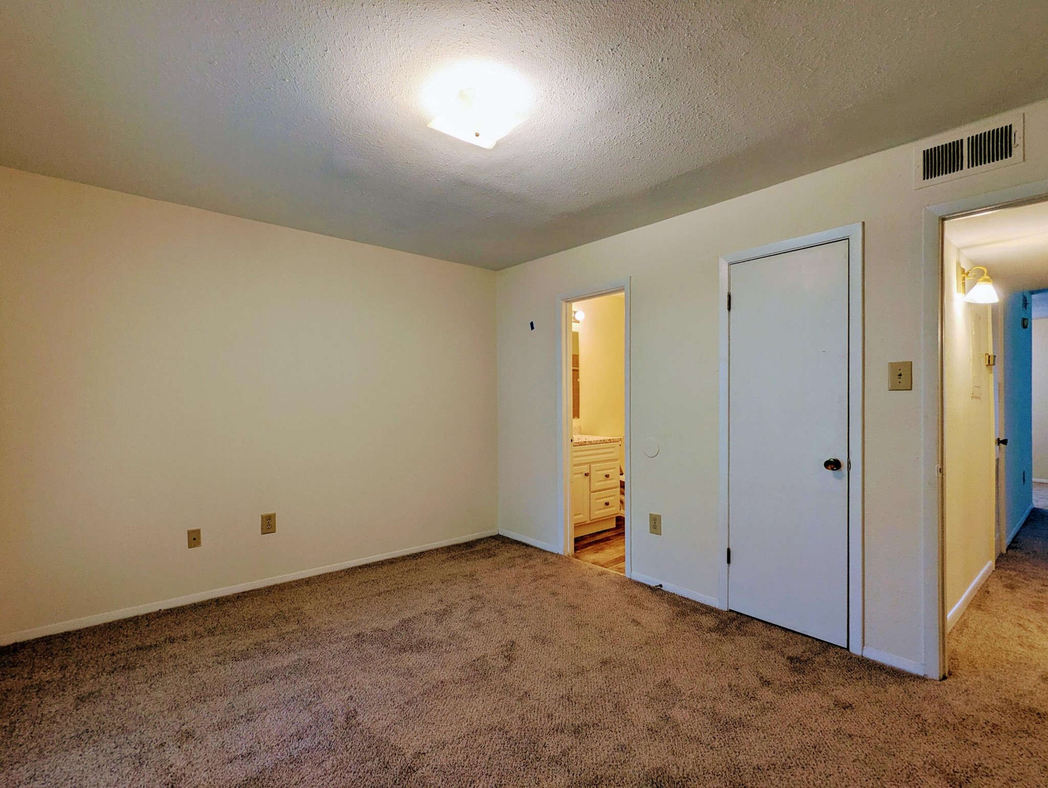 900 Mountain Creek Road, Unit 38 Chattanooga, TN 37405 - Photo 11 of 14 a view of an empty room