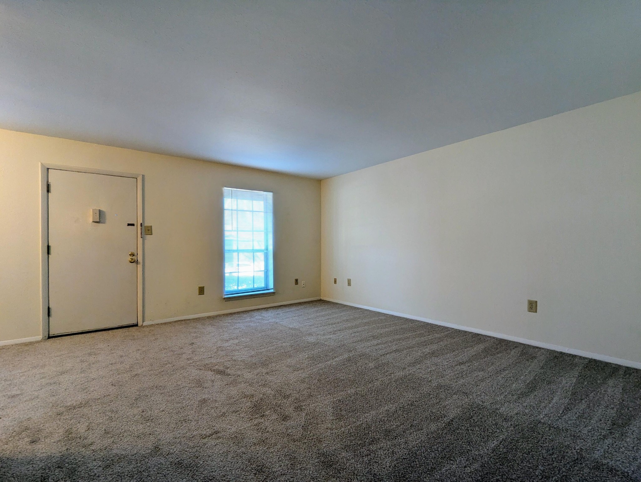 900 Mountain Creek Road, Unit 38 Chattanooga, TN 37405 - Photo 2 of 14 a view of an empty room and window