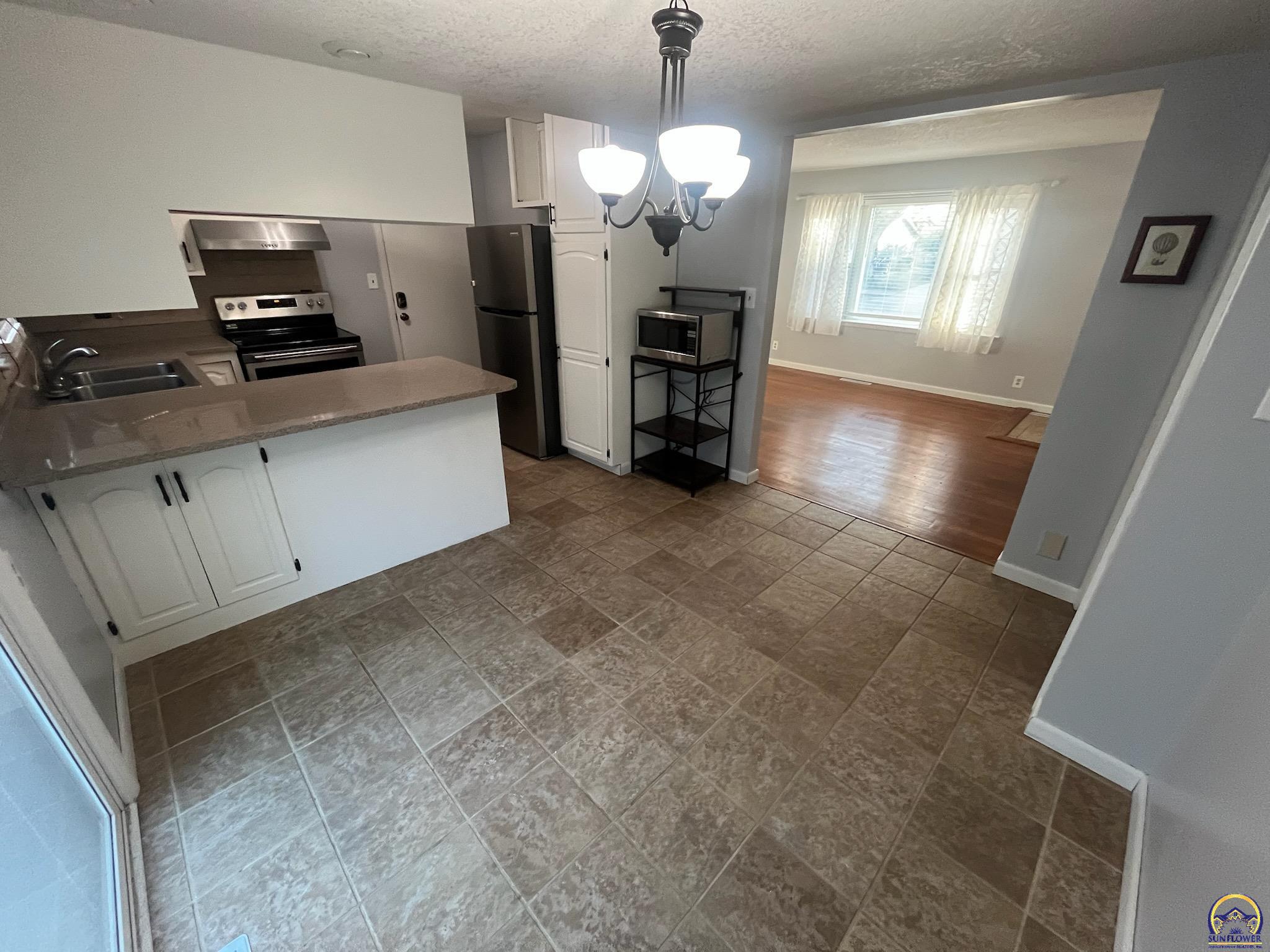 3125 Southwest Mulvane Street Topeka, KS 66611 - Photo 11 of 14