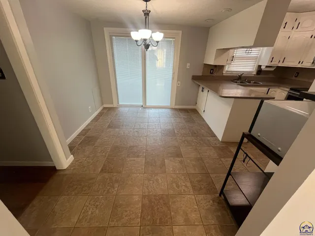 $224,900 | 3125 Southwest Mulvane Street, Topeka, KS 66611