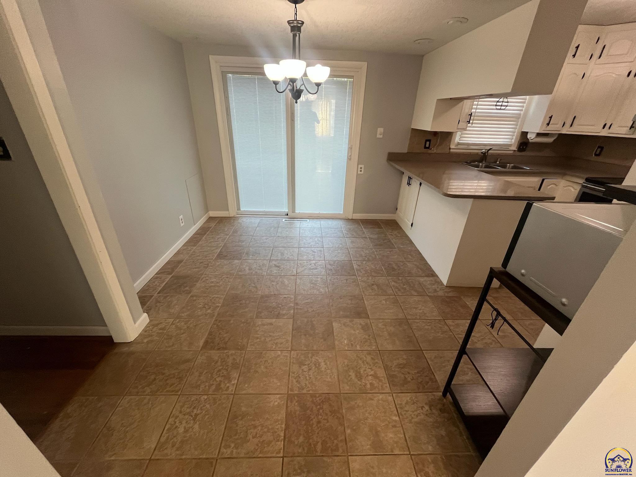 3125 Southwest Mulvane Street Topeka, KS 66611 - Photo 9 of 14