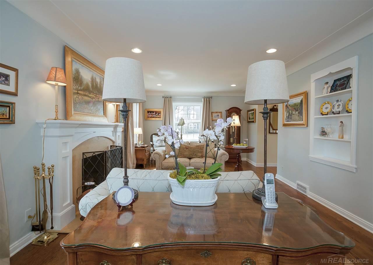1652 Hawthorne Road Grosse Pointe, MI 48236 - Photo 9 of 55 31346344-8.JPG