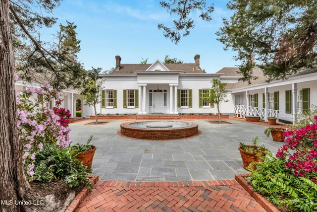 $1,285,000 | 701 North Union Street, Natchez, MS 39120