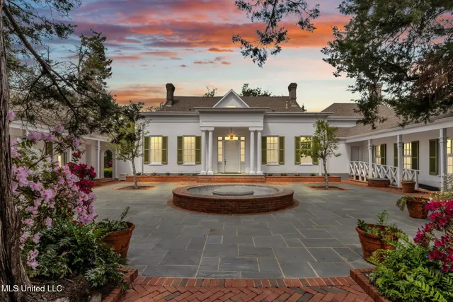 $1,285,000 | 701 North Union Street, Natchez, MS 39120