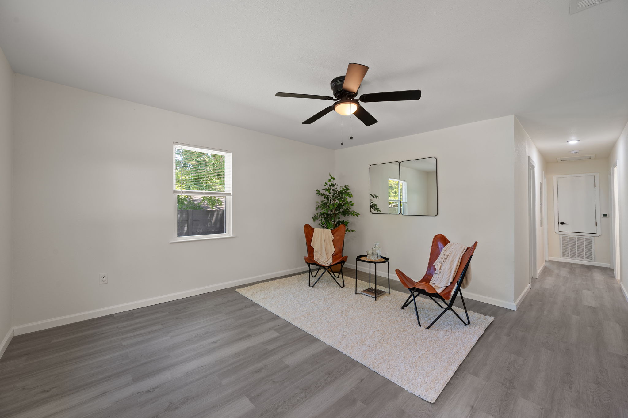 4711 Bandera Road Austin, TX 78721 - Photo 9 of 22 a living room with furniture and a window