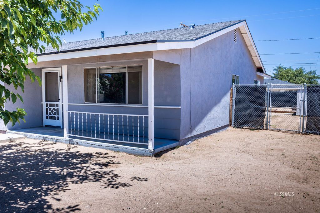 1036 West Mariposa Avenue Ridgecrest, CA 93555 - Photo 3 of 33