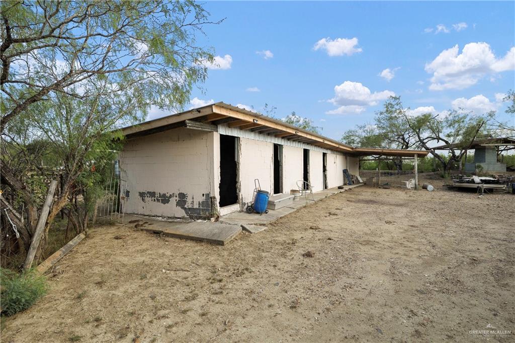 17-18 North Julian Road Roma, TX 78584 - Photo 4 of 17 a view of a house with backyard and sitting area