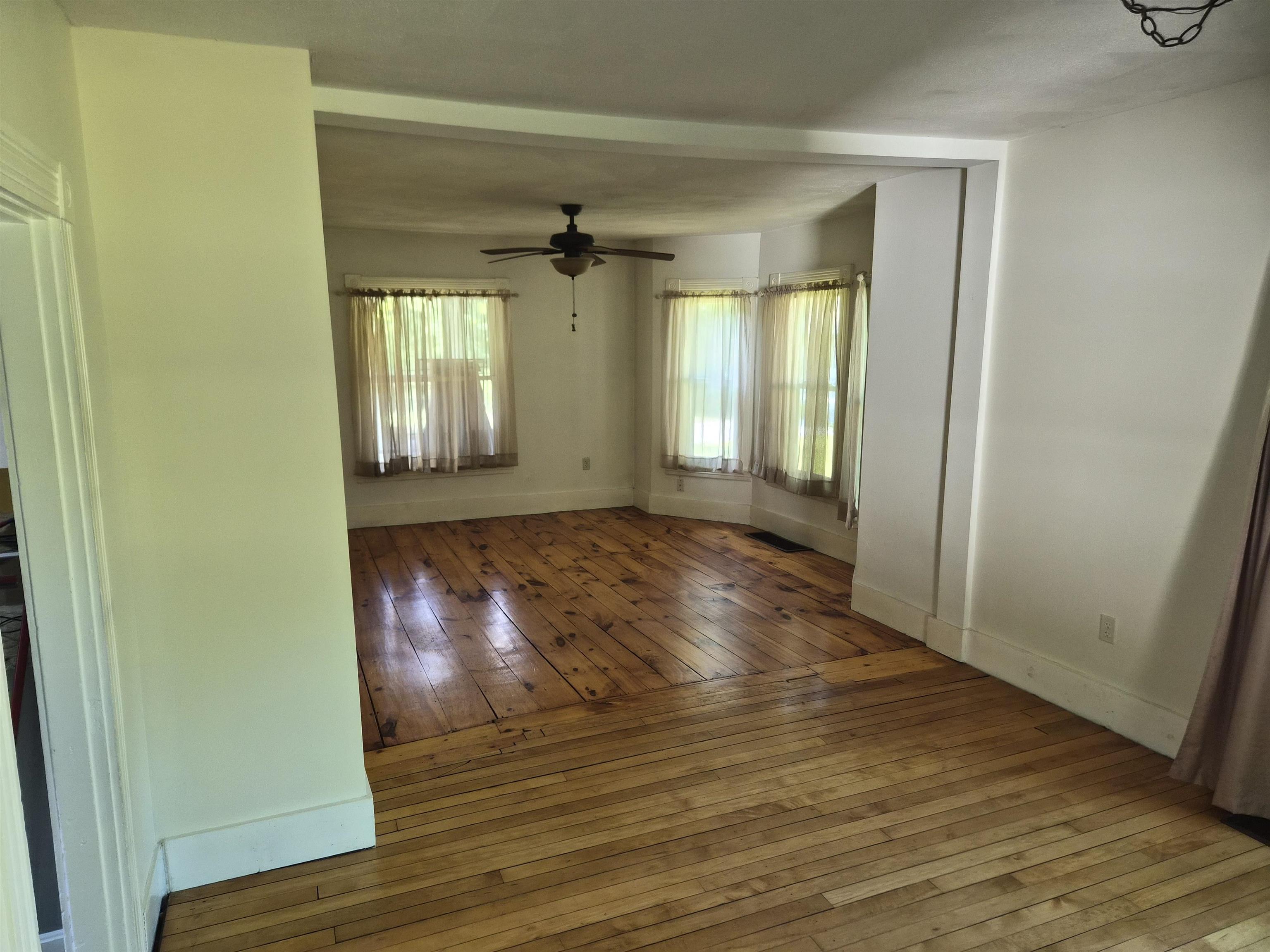 22 Fairview Avenue Derry, NH 03038 - Photo 4 of 23