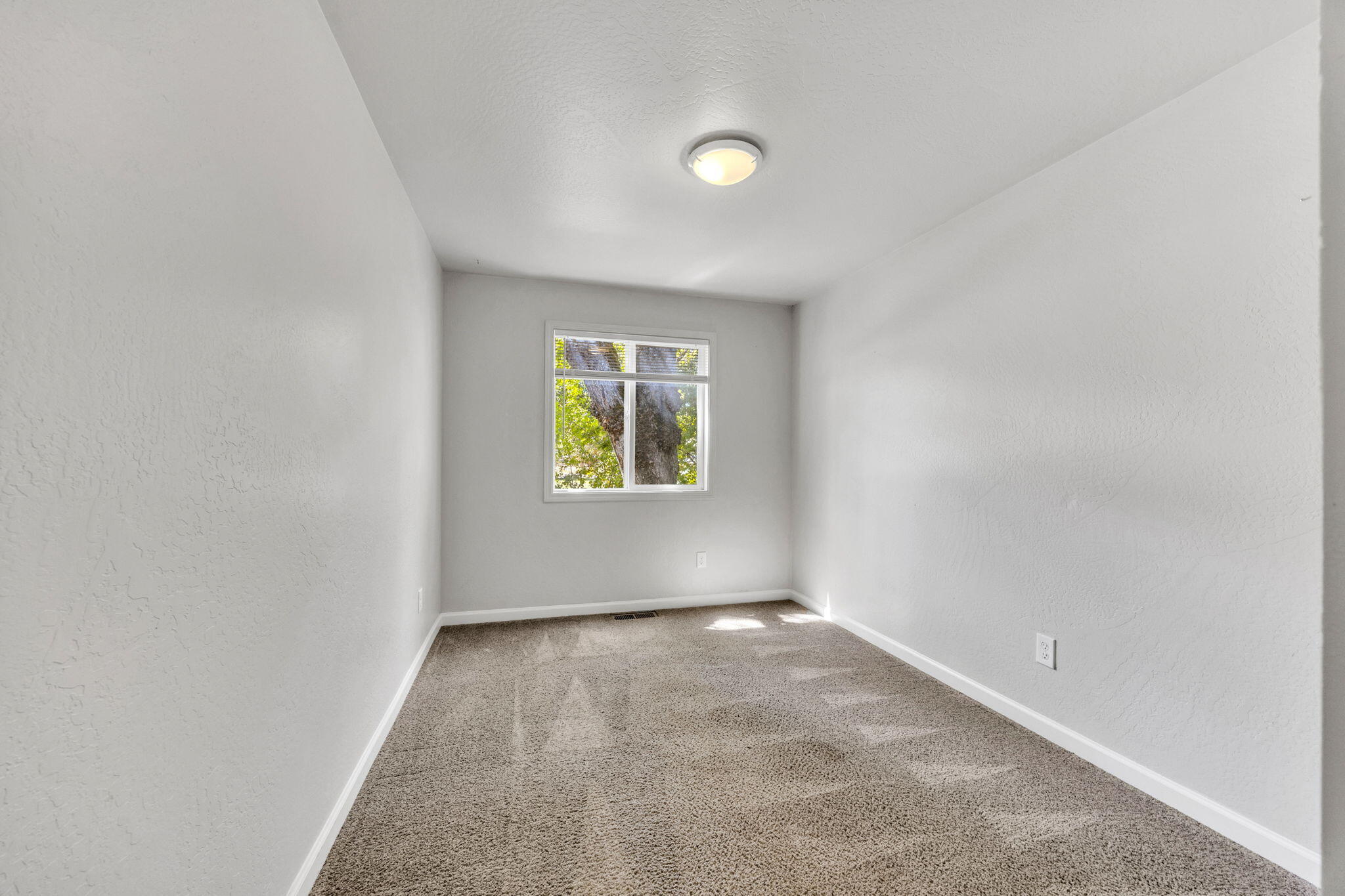 225 Wilson Road Central Point, OR 97502 - Photo 22 of 63 Bedroom 3