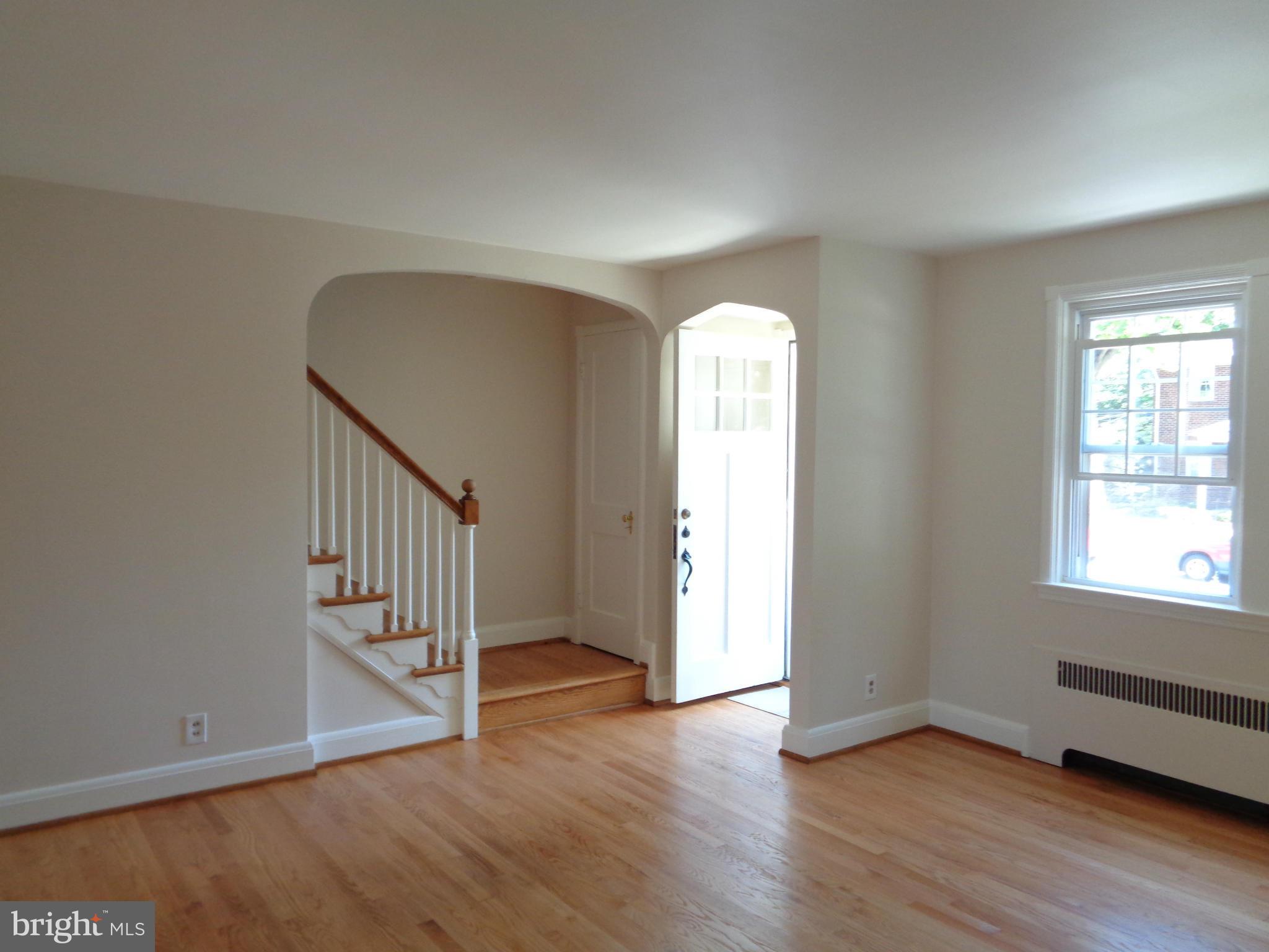 76 Dunkirk Road Baltimore, MD 21212 - Photo 2 of 29 Living Room