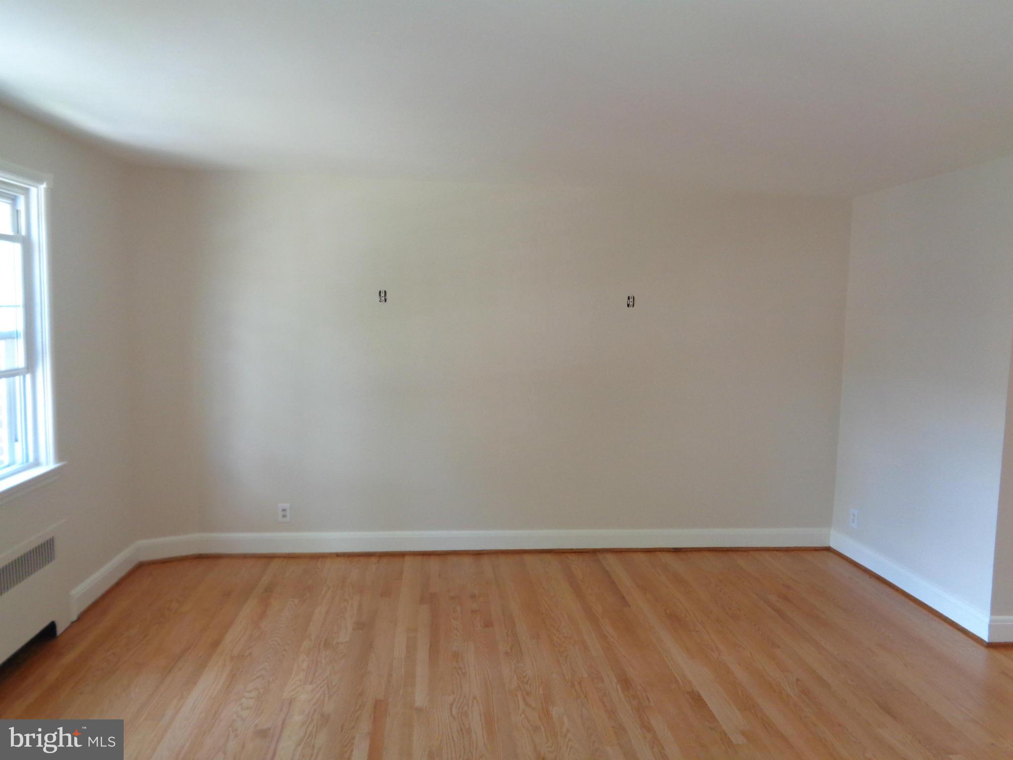76 Dunkirk Road Baltimore, MD 21212 - Photo 3 of 29 Living Room