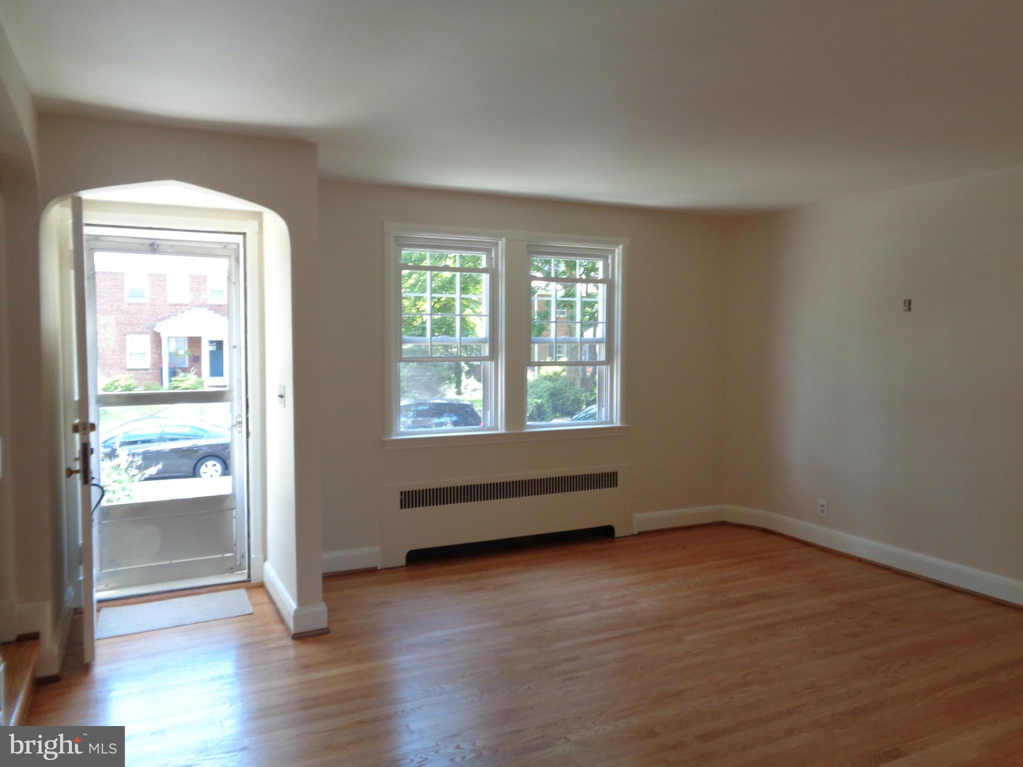76 Dunkirk Road Baltimore, MD 21212 - Photo 4 of 29 Living Room