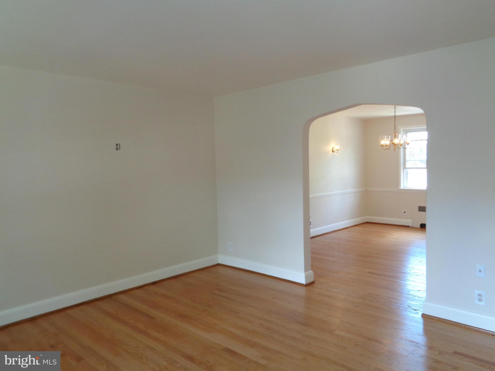 76 Dunkirk Road Baltimore, MD 21212 - Photo 5 of 29 Living Room