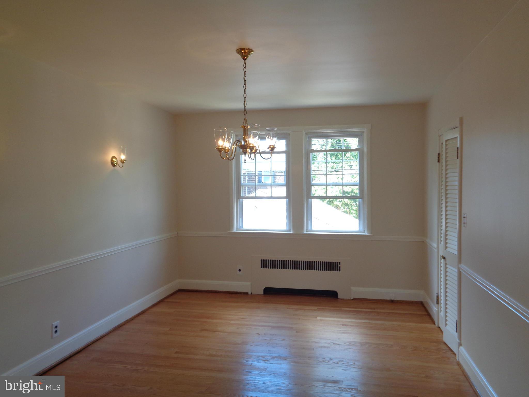 76 Dunkirk Road Baltimore, MD 21212 - Photo 6 of 29 Living Room