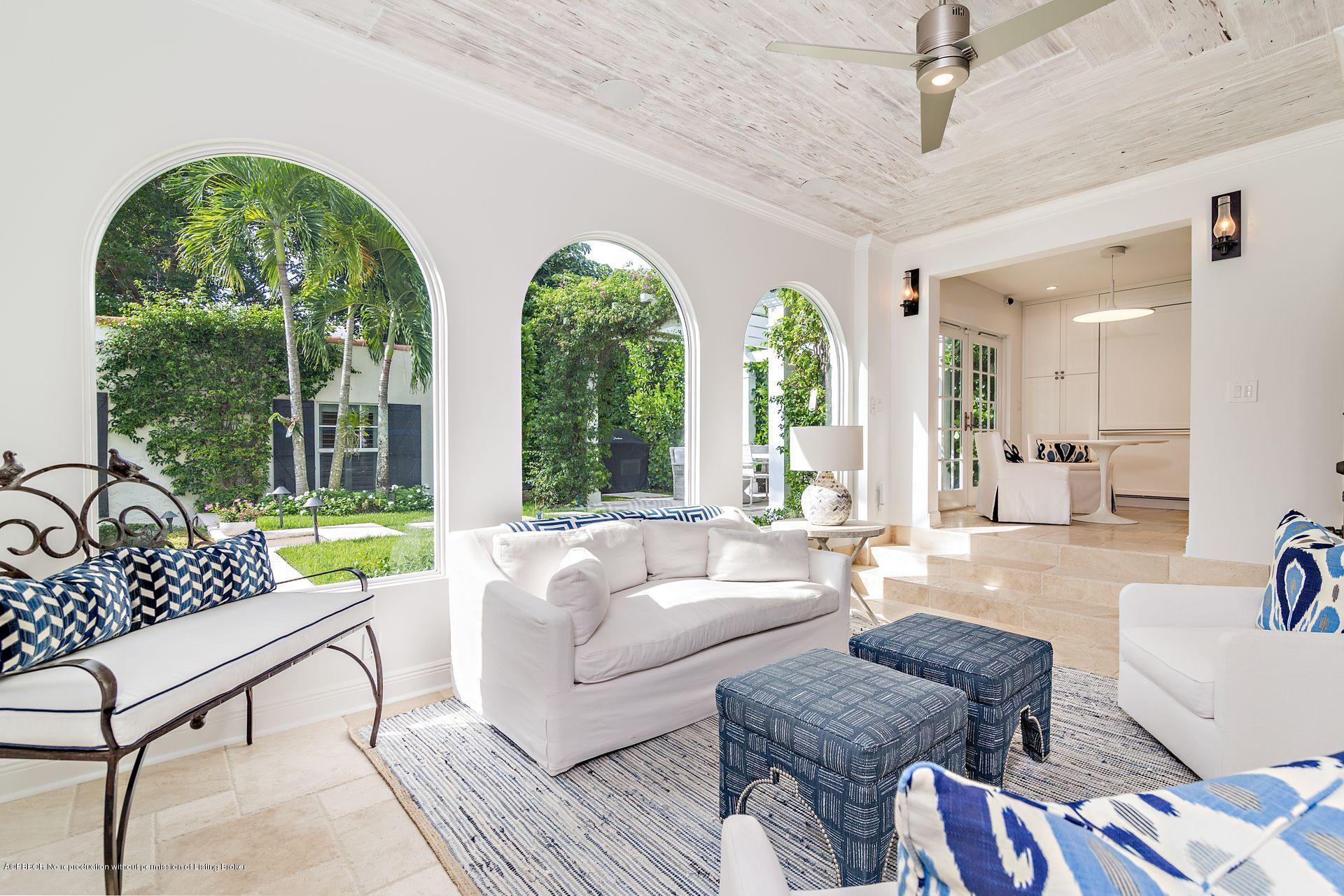 194 Pershing Way West Palm Beach, FL 33401 - Photo 15 of 50 a living room with patio furniture and a large window
