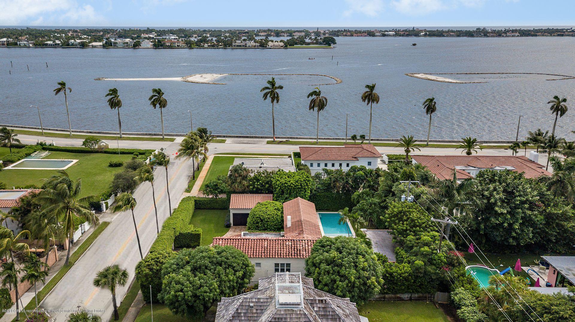 194 Pershing Way West Palm Beach, FL 33401 - Photo 49 of 50 an aerial view of a house with outdoor space and lake view