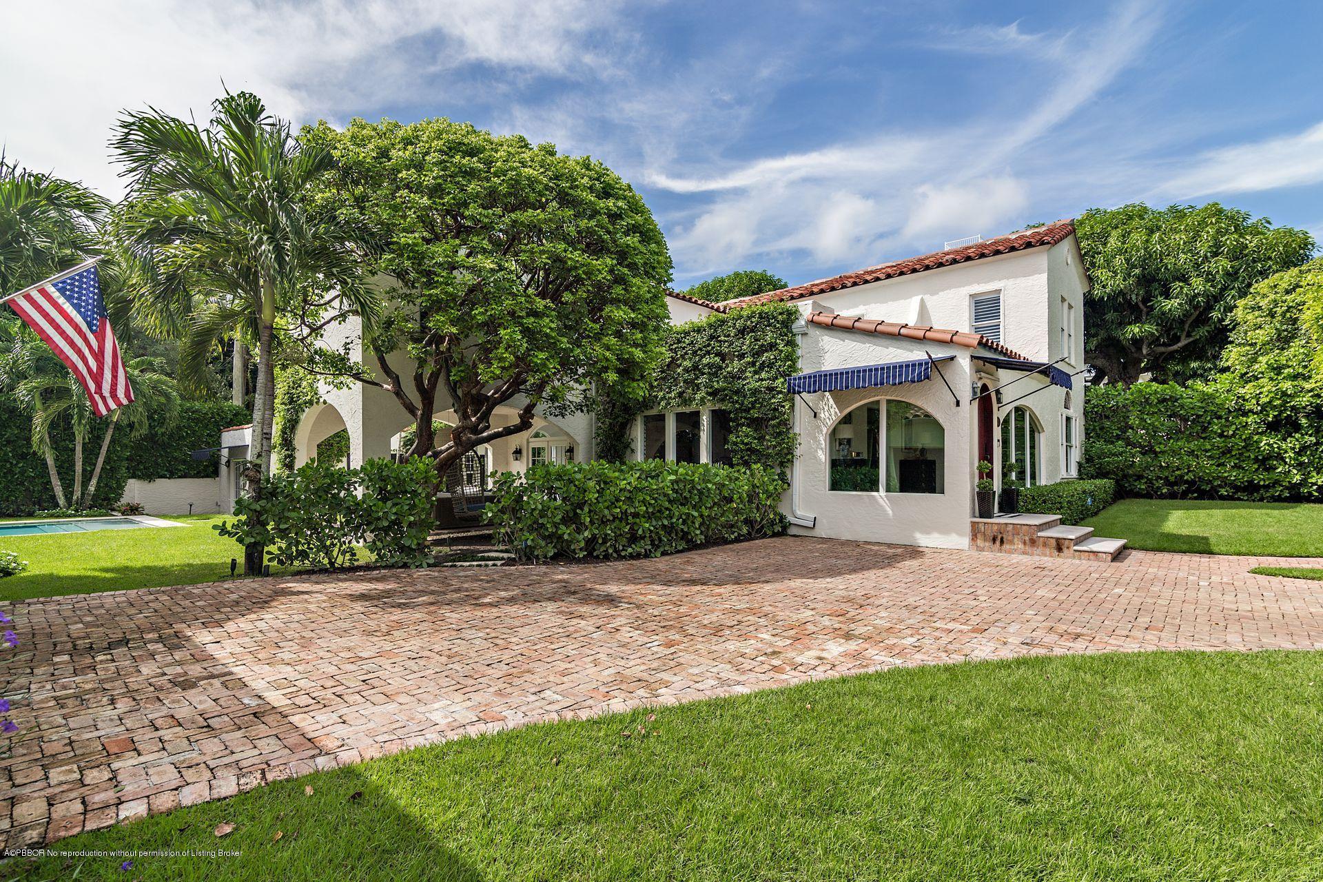 194 Pershing Way West Palm Beach, FL 33401 - Photo 6 of 50 a front view of a house with garden