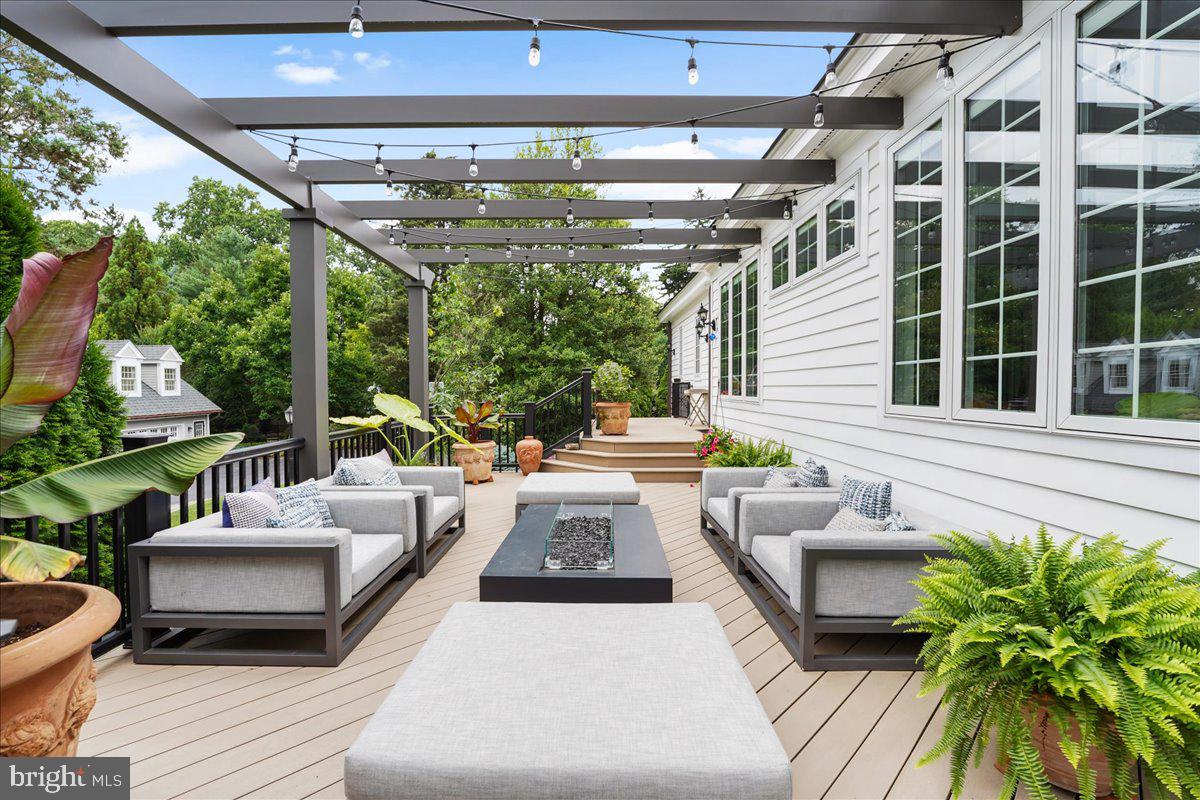 101 East Brookhaven Road Wallingford, PA 19086 - Photo 15 of 67 Gas Fire Table