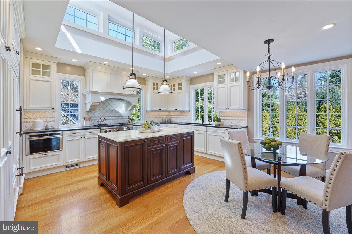 101 East Brookhaven Road Wallingford, PA 19086 - Photo 17 of 67 Custom Designed Eat-in Kitchen