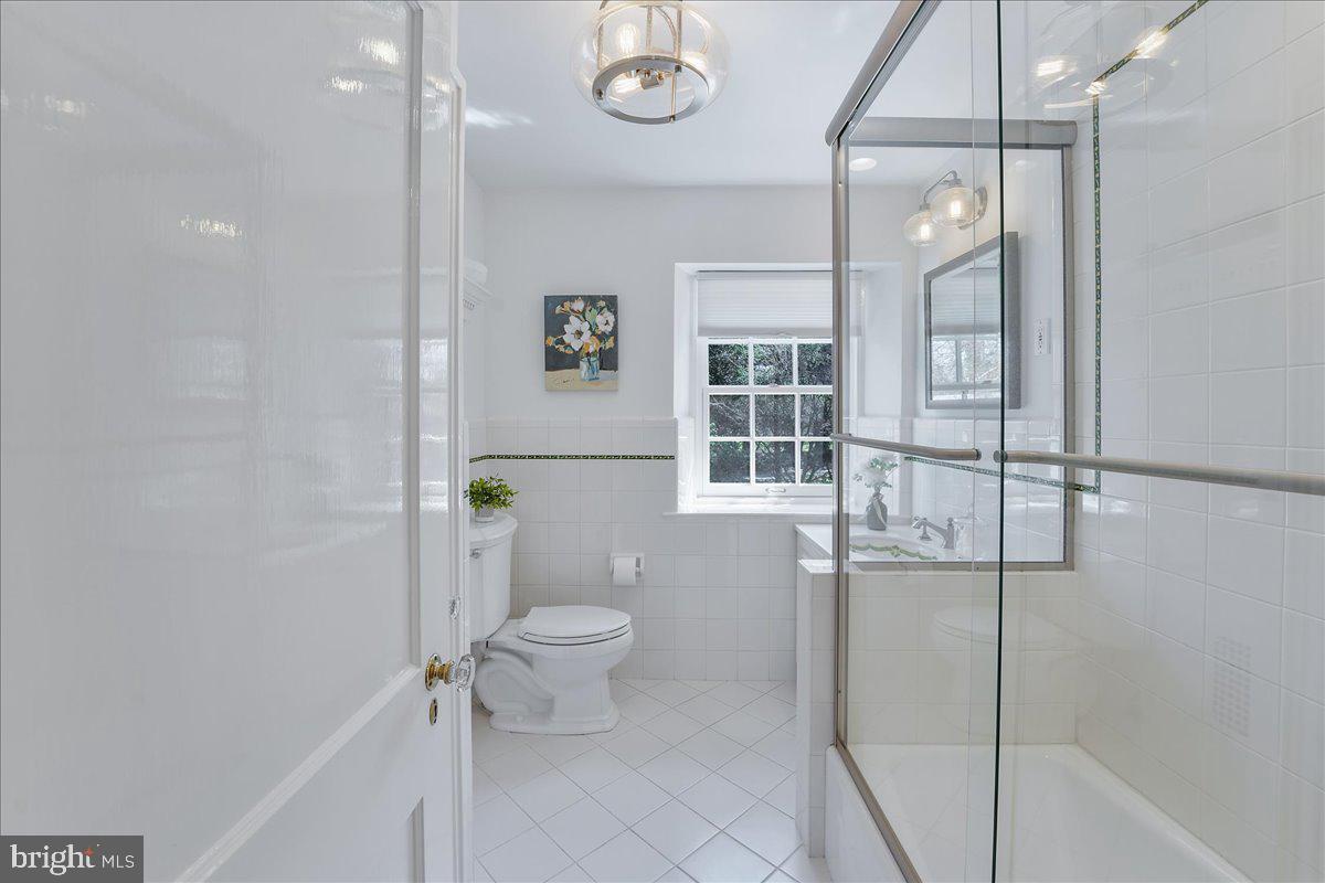 101 East Brookhaven Road Wallingford, PA 19086 - Photo 32 of 67 Second Floor Hall Bathroom