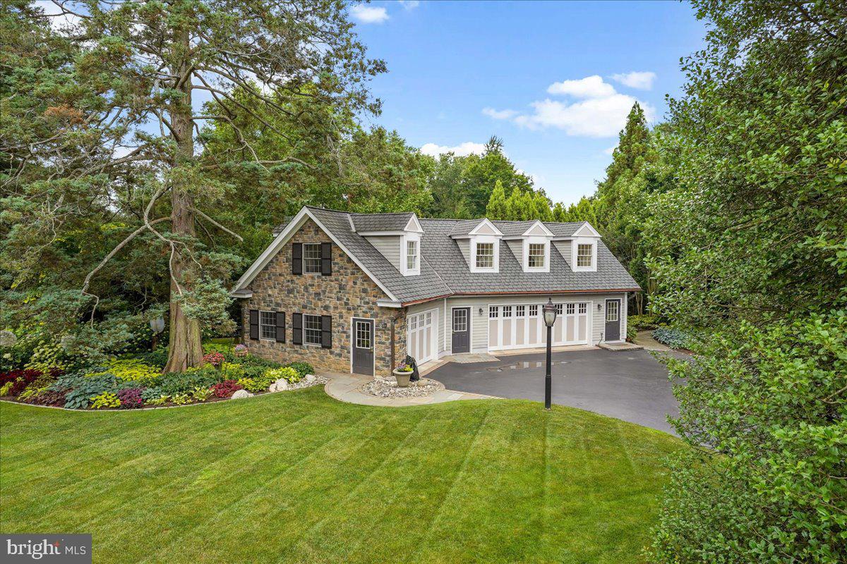 101 East Brookhaven Road Wallingford, PA 19086 - Photo 4 of 67 3 Car Garage and Carriage House