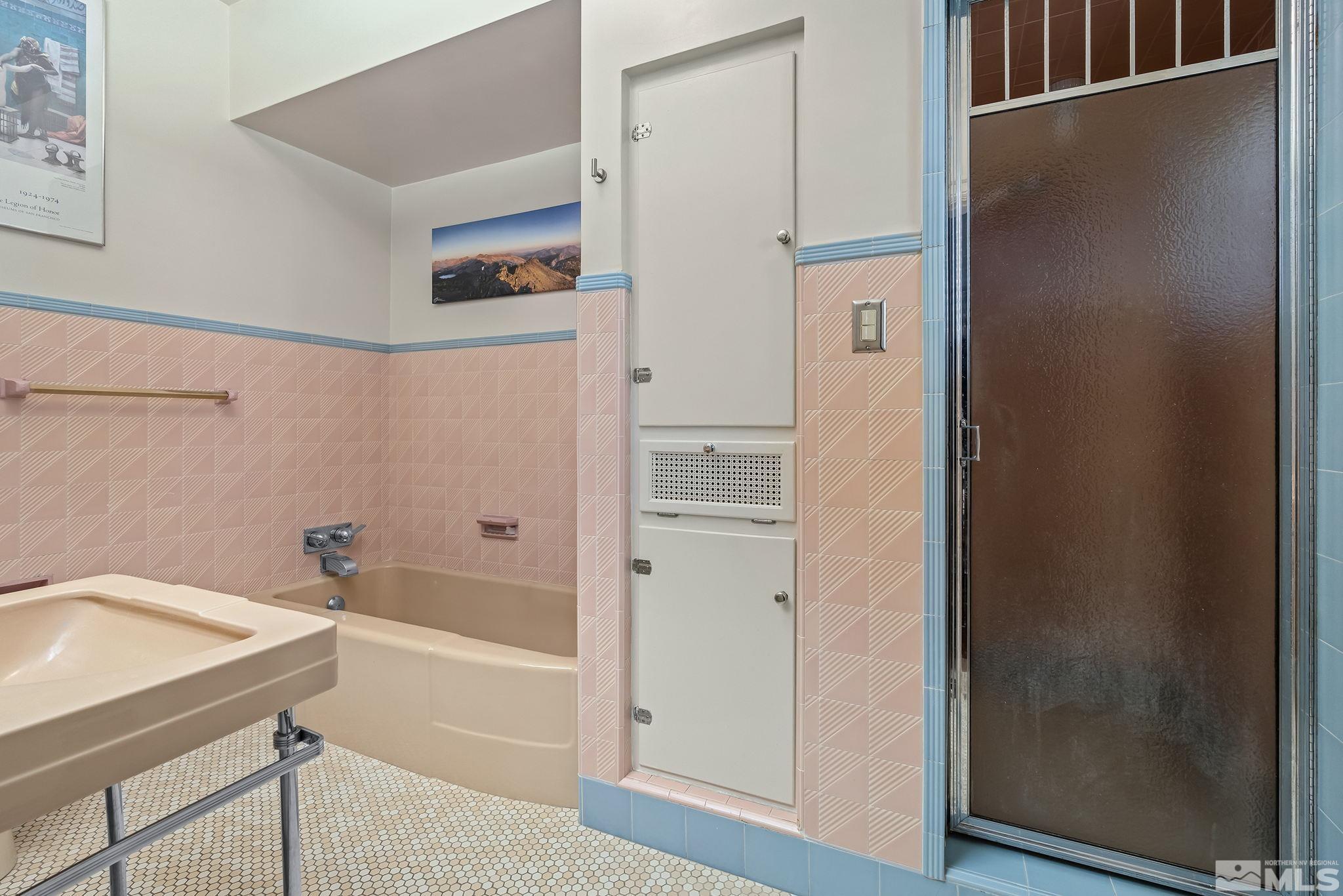 209 Urban Road Reno, NV 89509 - Photo 20 of 34 a bathroom with a bathtub and a shower