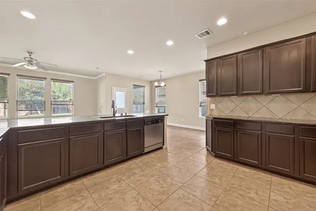 $2,700 | 706 Fairway Drive, La Porte, TX 77571