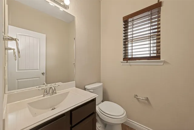 $2,700 | 706 Fairway Drive, La Porte, TX 77571