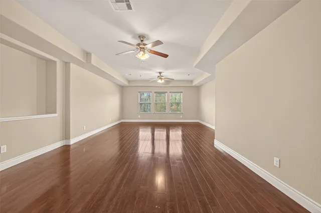 $2,700 | 706 Fairway Drive, La Porte, TX 77571