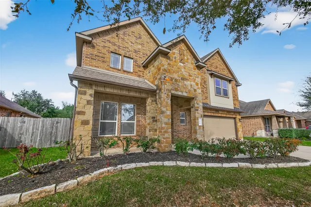 $2,700 | 706 Fairway Drive, La Porte, TX 77571