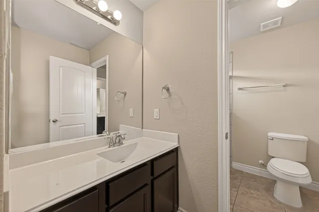 $2,700 | 706 Fairway Drive, La Porte, TX 77571