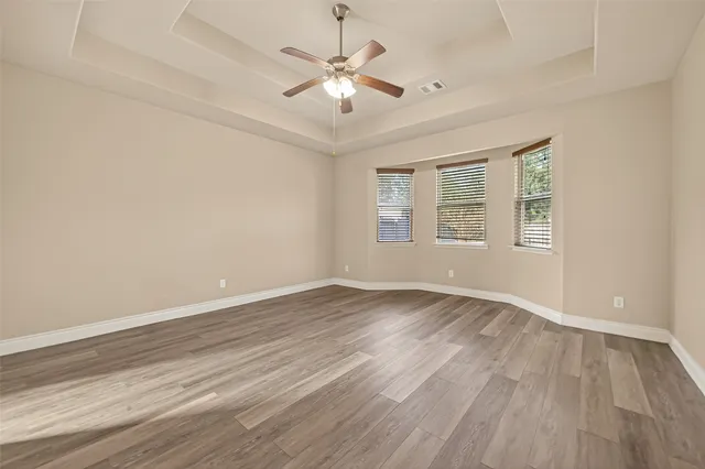 $2,700 | 706 Fairway Drive, La Porte, TX 77571