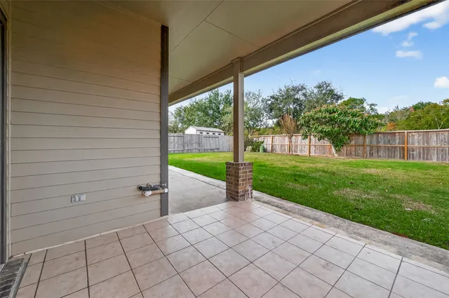 $2,700 | 706 Fairway Drive, La Porte, TX 77571