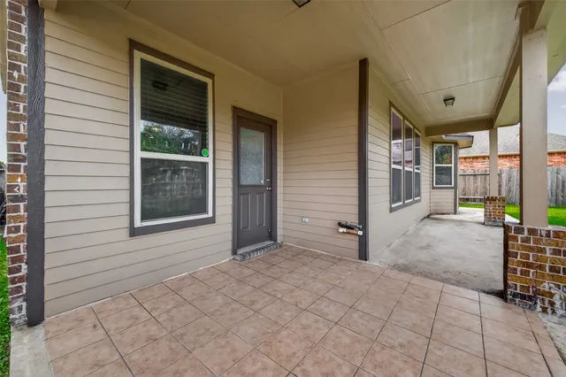 $2,700 | 706 Fairway Drive, La Porte, TX 77571