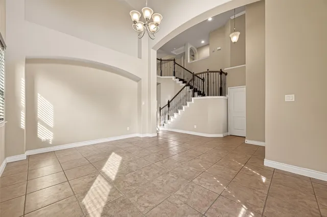 $2,700 | 706 Fairway Drive, La Porte, TX 77571