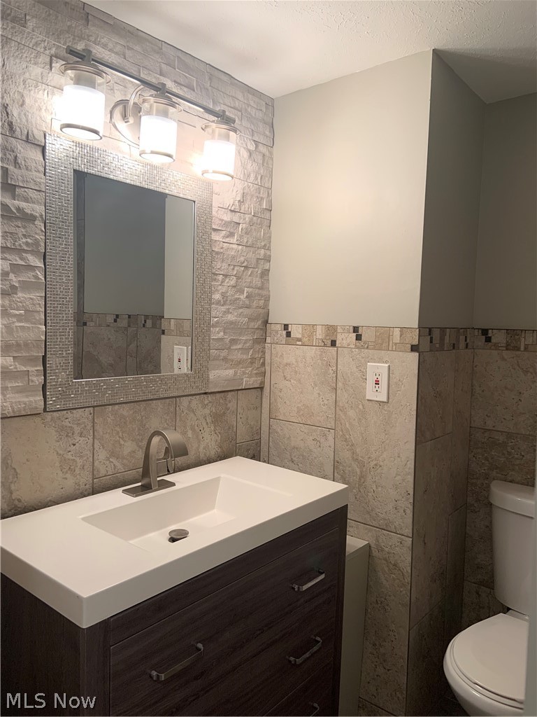 1927 Wrenford Road Cleveland, OH 44121 - Photo 26 of 32