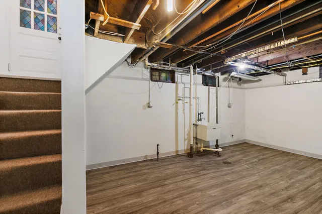 a view of utility room