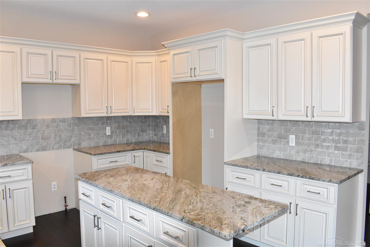 54750 Ridge Road New Baltimore, MI 48047 - Photo 11 of 25