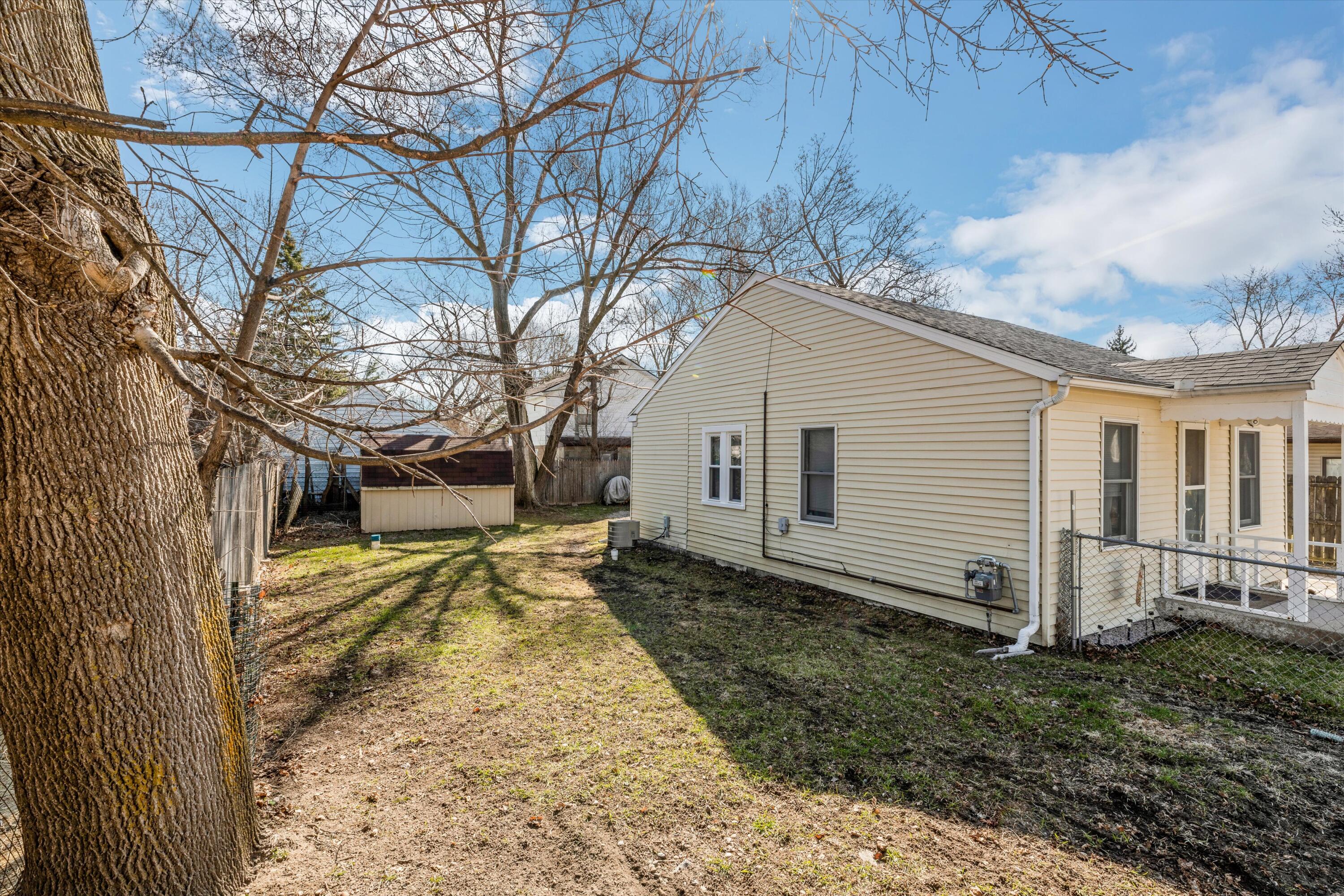 9142 Forest Road Whitmore Lake, MI 48189 - Photo 16 of 23 28-9142 Forest Rd 0004