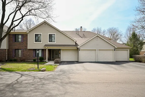 $329,900 | 27W685 Grasmere Drive, Unit 1808, Winfield, IL 60190