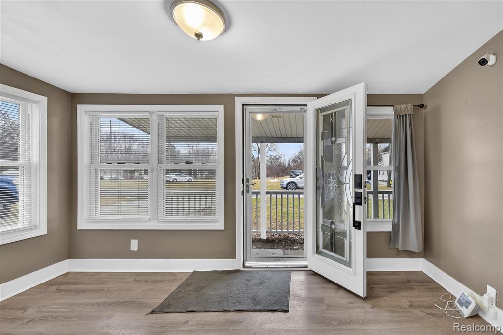 12751 Jones Street Carleton, MI 48117 - Photo 9 of 41