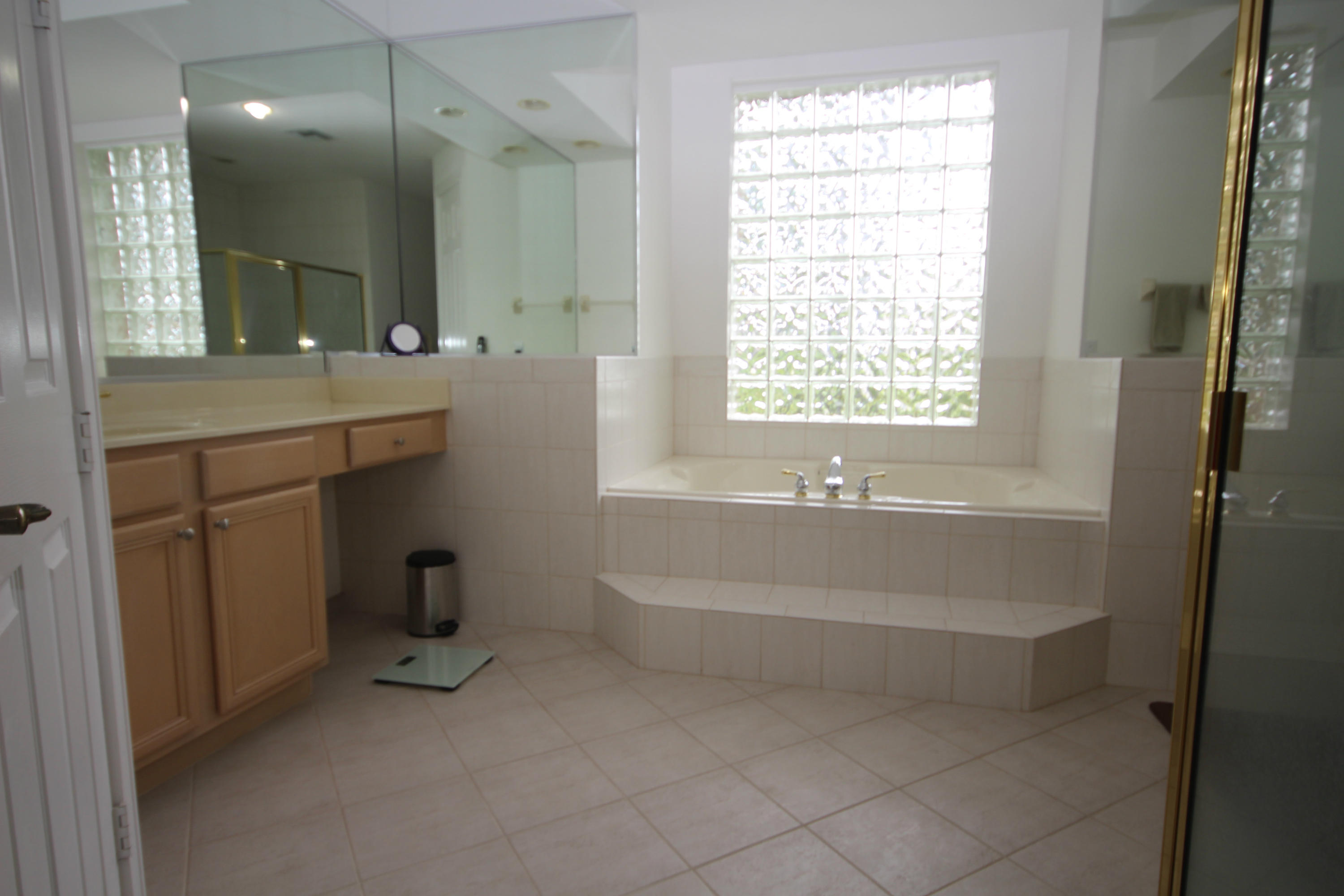 21262 Falls Ridge Way Boca Raton, FL 33428 - Photo 20 of 23 master BA (1)
