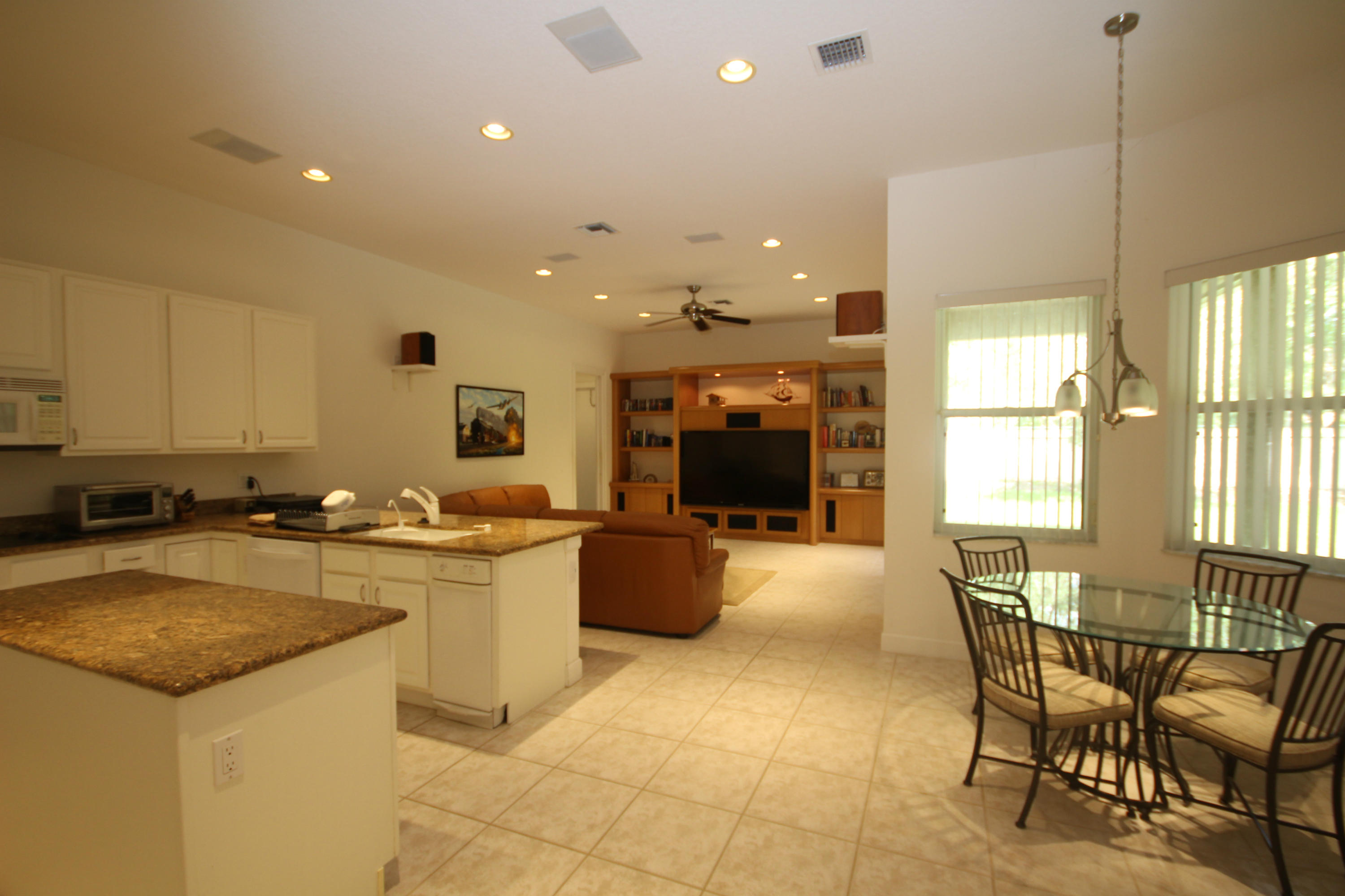 21262 Falls Ridge Way Boca Raton, FL 33428 - Photo 8 of 23 Kitchen;Fam; Dinete