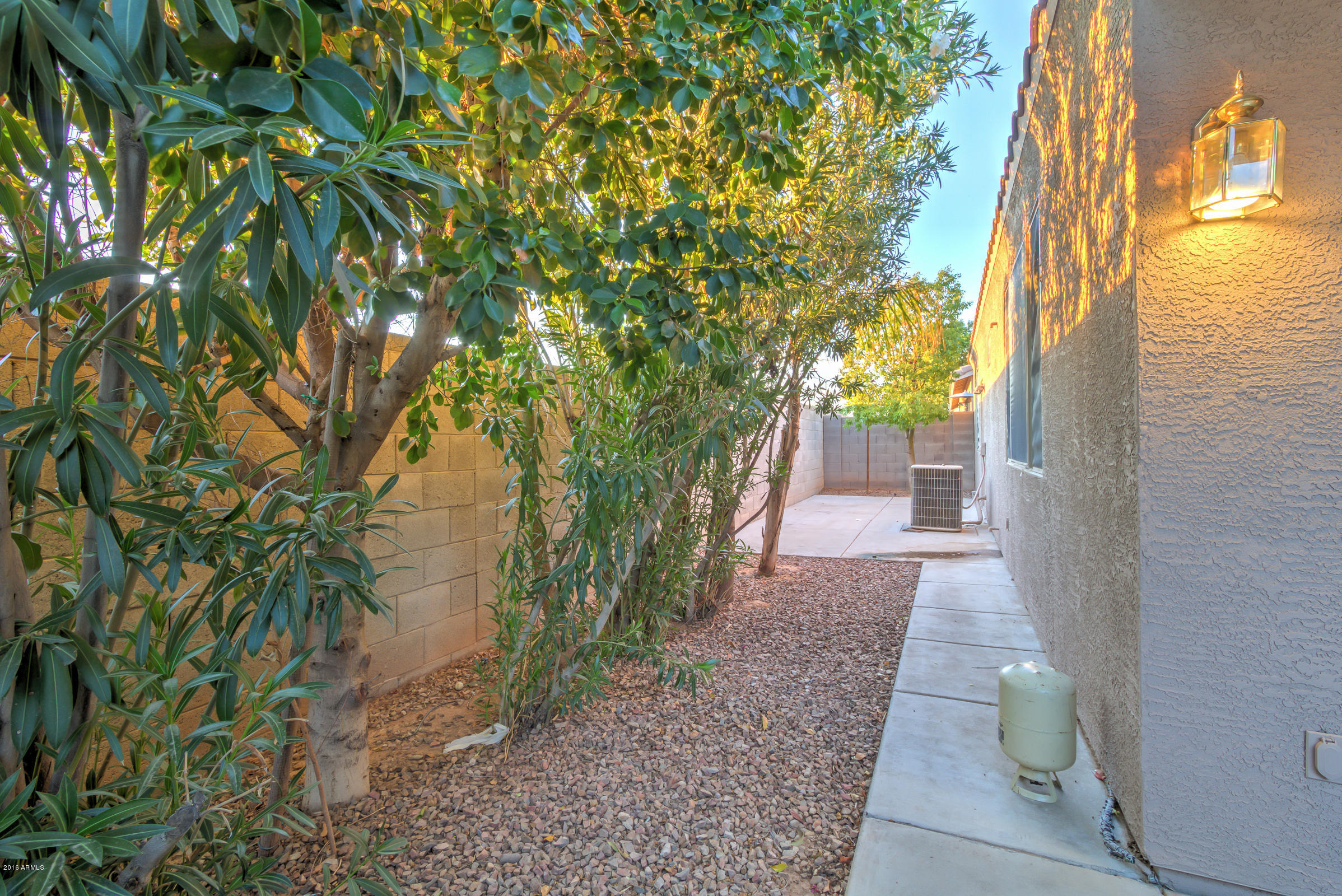 2056 South Edgewater Mesa, AZ 85209 - Photo 23 of 25 2056 S Edgewater-26